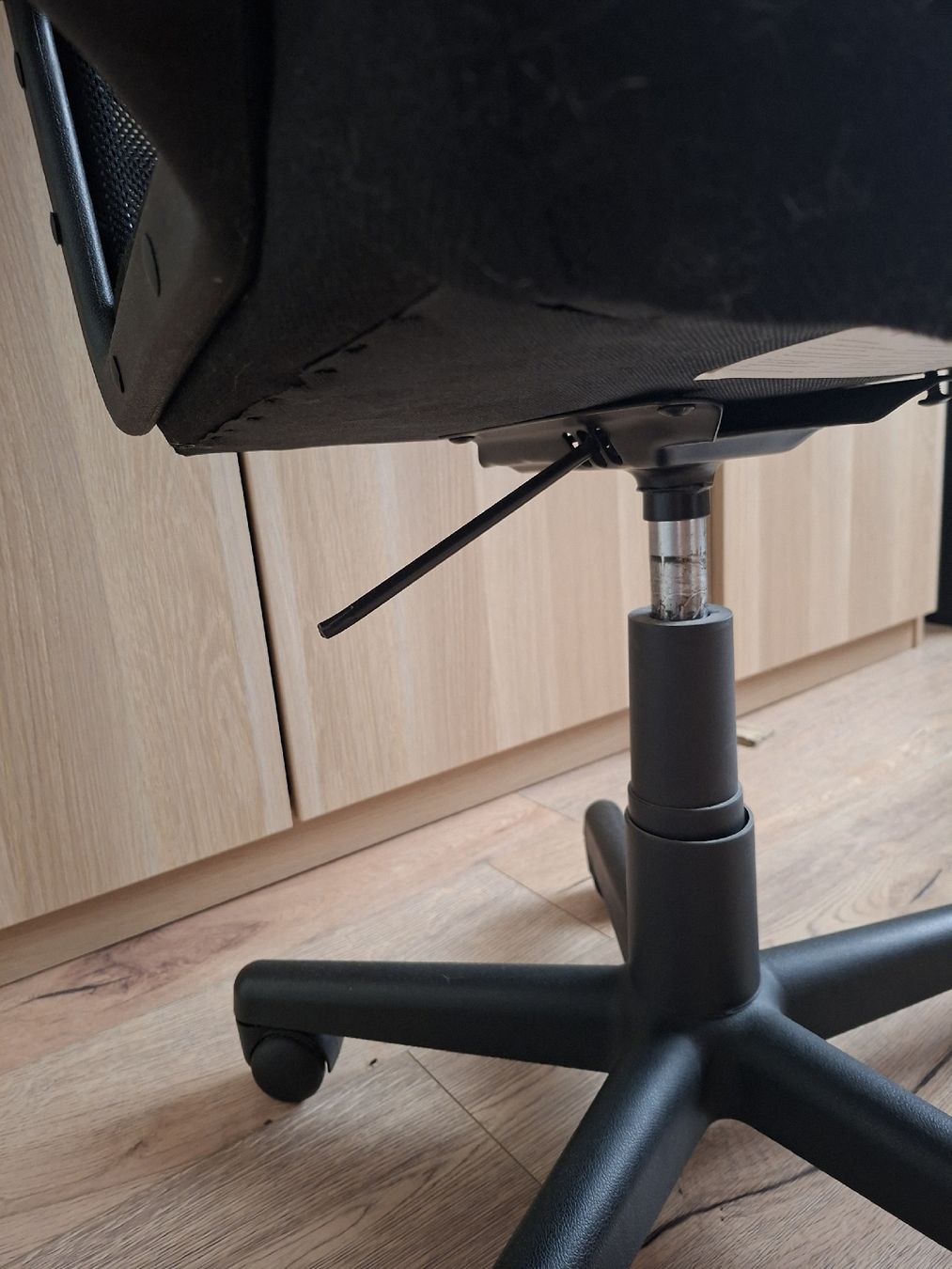 Sedie: Chaise de bureau pivotante noire – Usato da Crissier venduto da Licorne1234 1