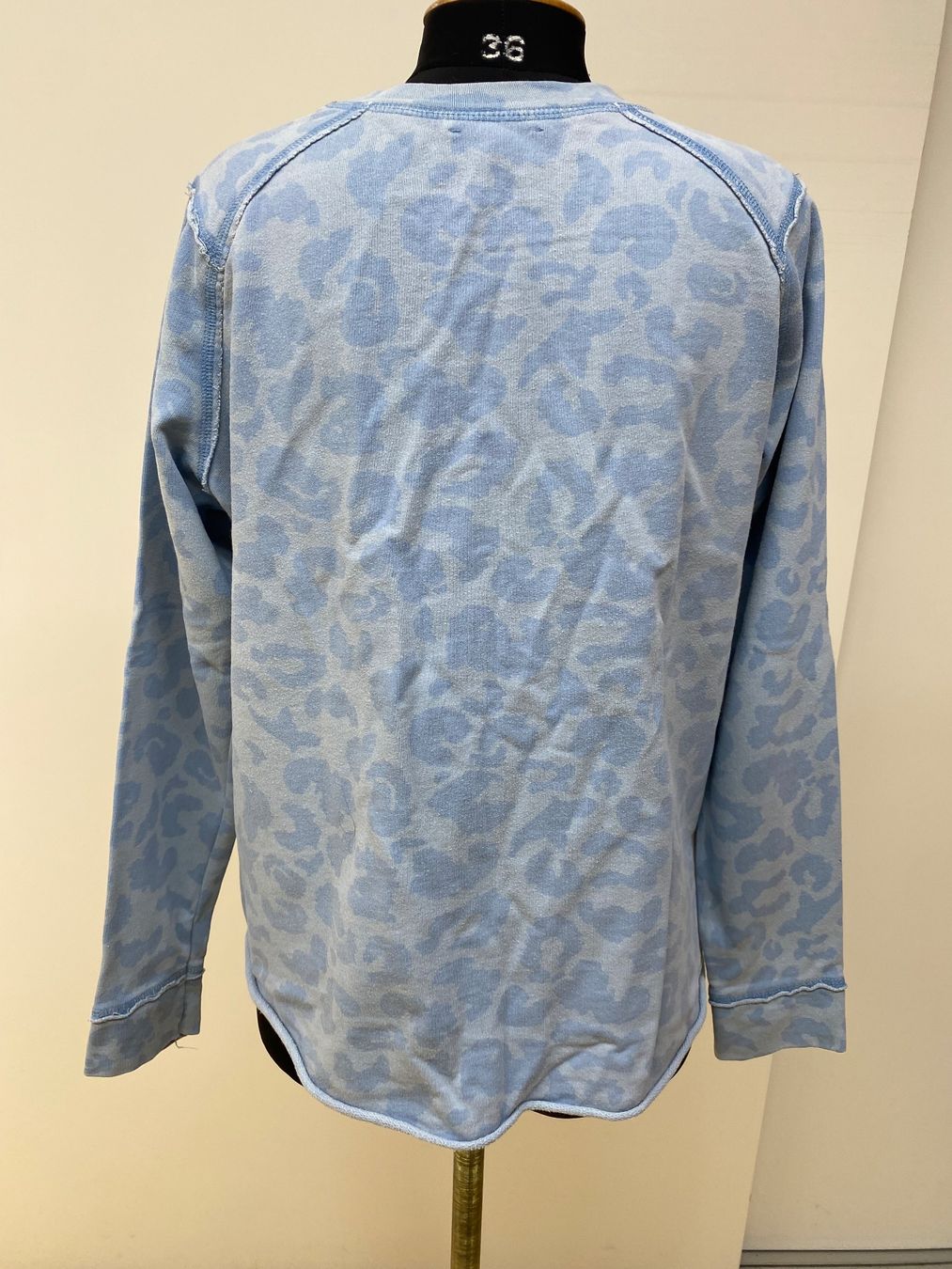 Zara Maglioni & Felpe: Hellblauer Pullover mit Leopardenmuster, Gr. S – Usato da Kilchberg ZH venduto da lin_9p9m 1