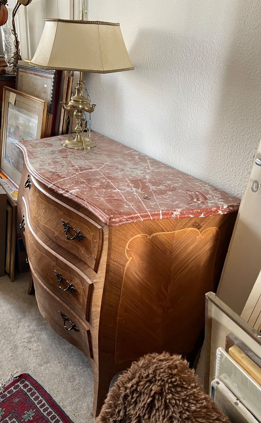 Kommoden: Antike Kommode Style Louis XV mit Marmorplatte, Intarsien – Gebraucht aus Schaffhausen von authentique 1