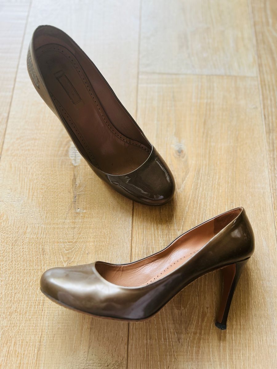 Alaia Scarpe da donna: ALAÏA - Escarpins vernis marrons élégants – Usato da Nyon venduto da ikel78