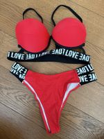 Roter Bikini mit LOVE-Print, Grösse M, Top Zustand!