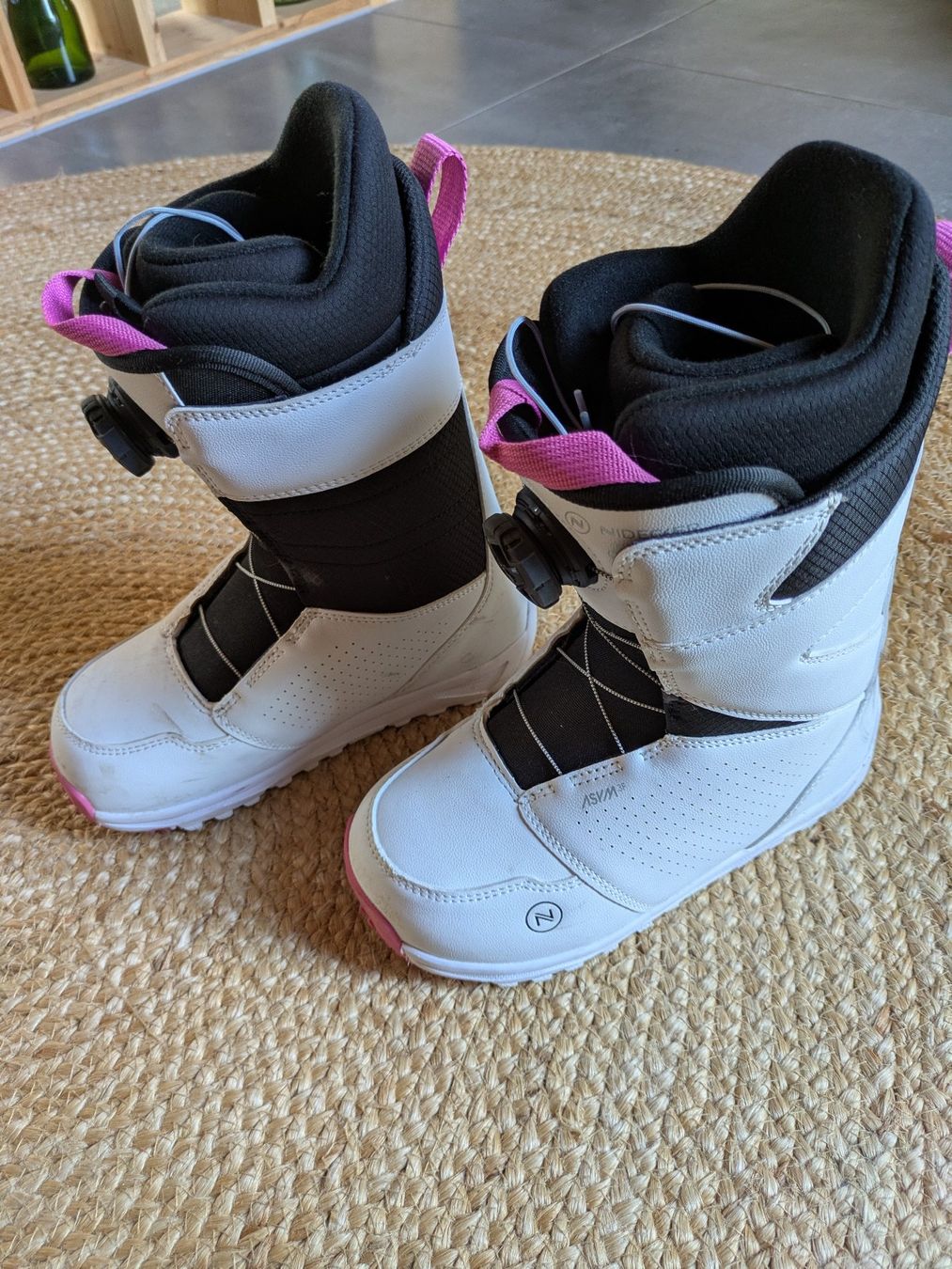 Nidecker Scarpe per ragazze: NIDECKER - Boots fille taille 36 – Usato da Prez-Vers-Siviriez venduto da ollie79