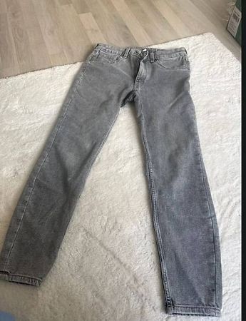 H&M Röhrenjeans grau Gr. L/40 Jeans neuwertig