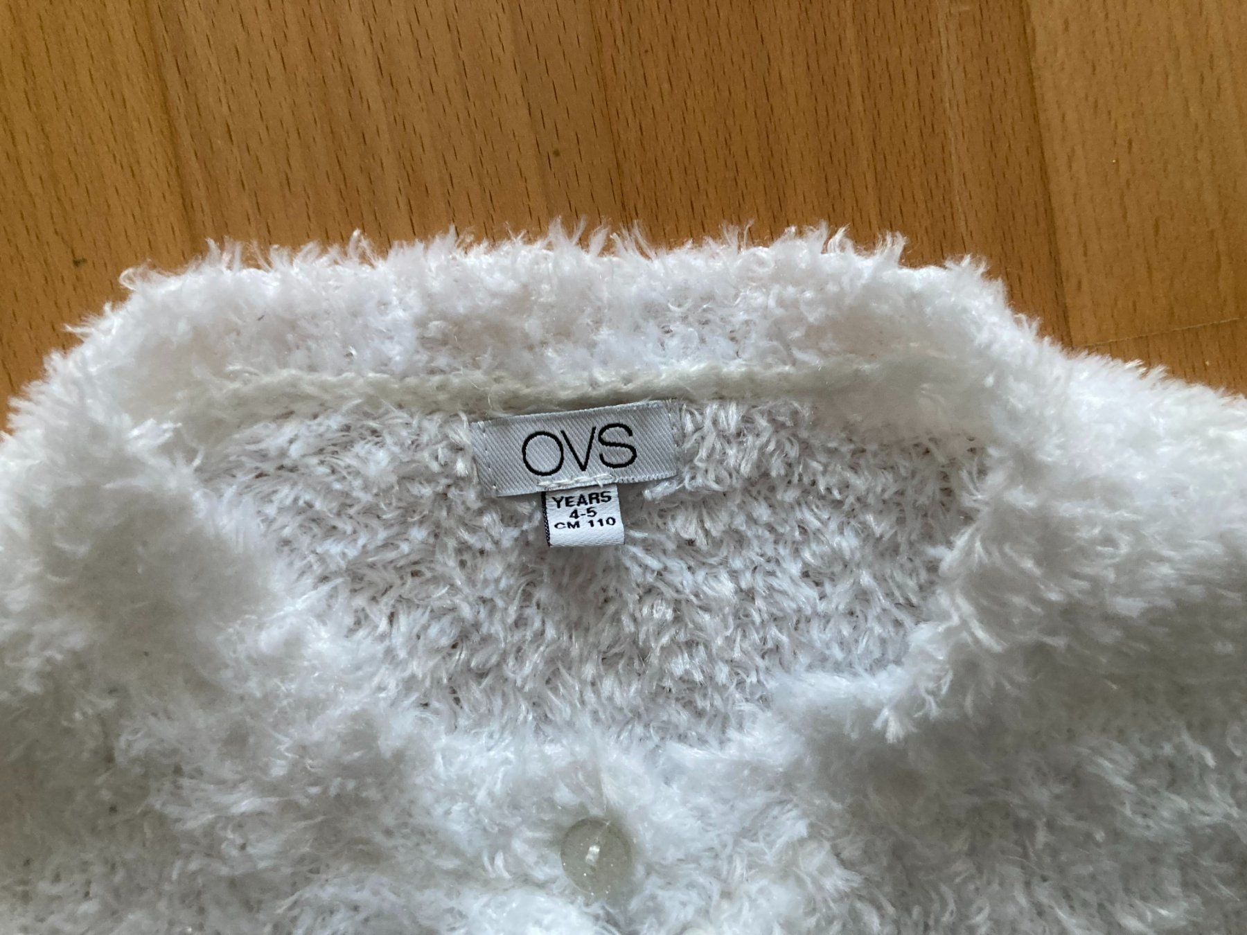Maglioni & Felpe: Flauschiges Jäckchen mit Knöpfen "OVS" – Usato da Muttenz venduto da Juvenile33 1