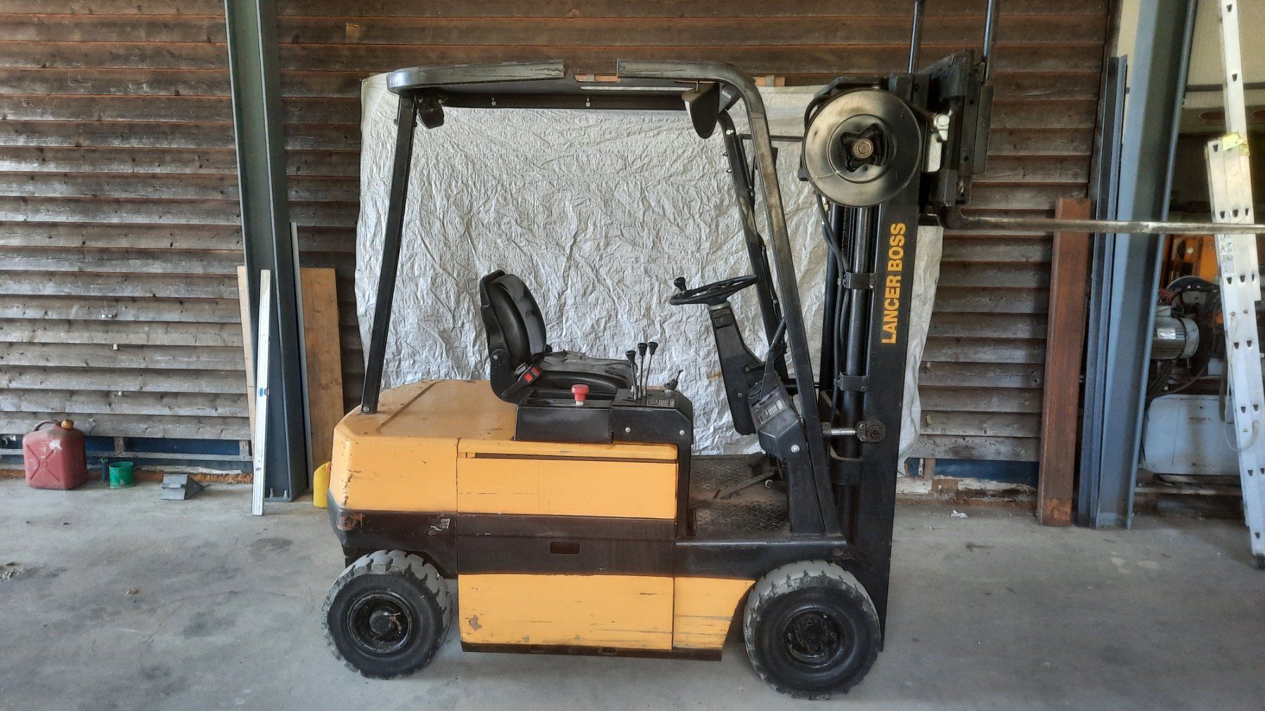 Gabelstapler & Hubwagen: Elektrostapler 4-Rad – Gebraucht aus murgenthal von Vision05