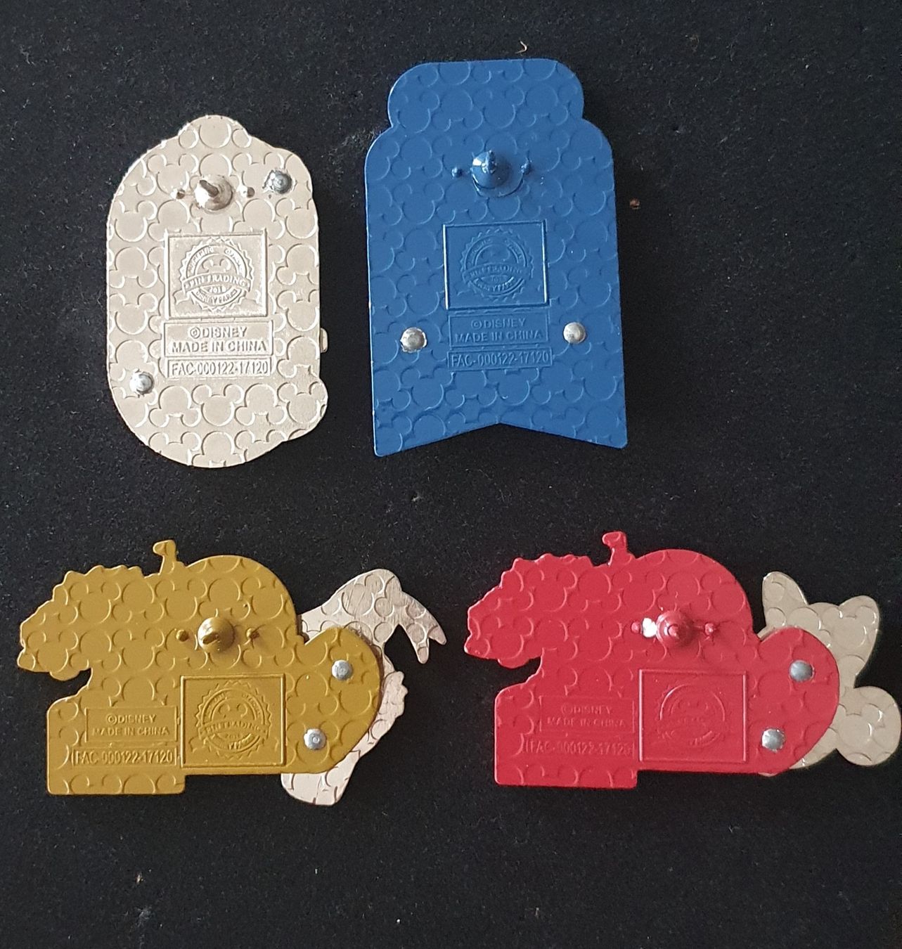 Disney Plaketten & Abzeichen: 4 Walt Disney Pin 2018 – Neu (gemäss Beschreibung) aus Wetzikon ZH von  1