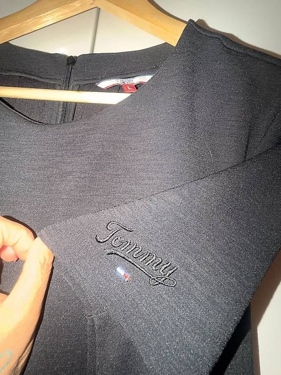 Kleider: Robe noir Tommy Hilfiger – Gebraucht aus Troistorrents von rabz 1