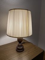 Gemütliche Vintage Tischlampe mit Holzfuss, Top Zustand!