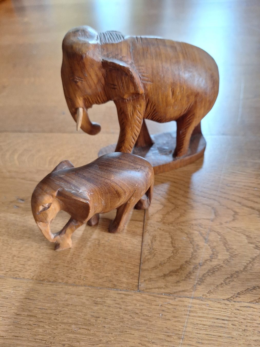 Toutes les décorations: Neun Elefanten aus Holz – D'occasion à Genolier par Antoine30 2