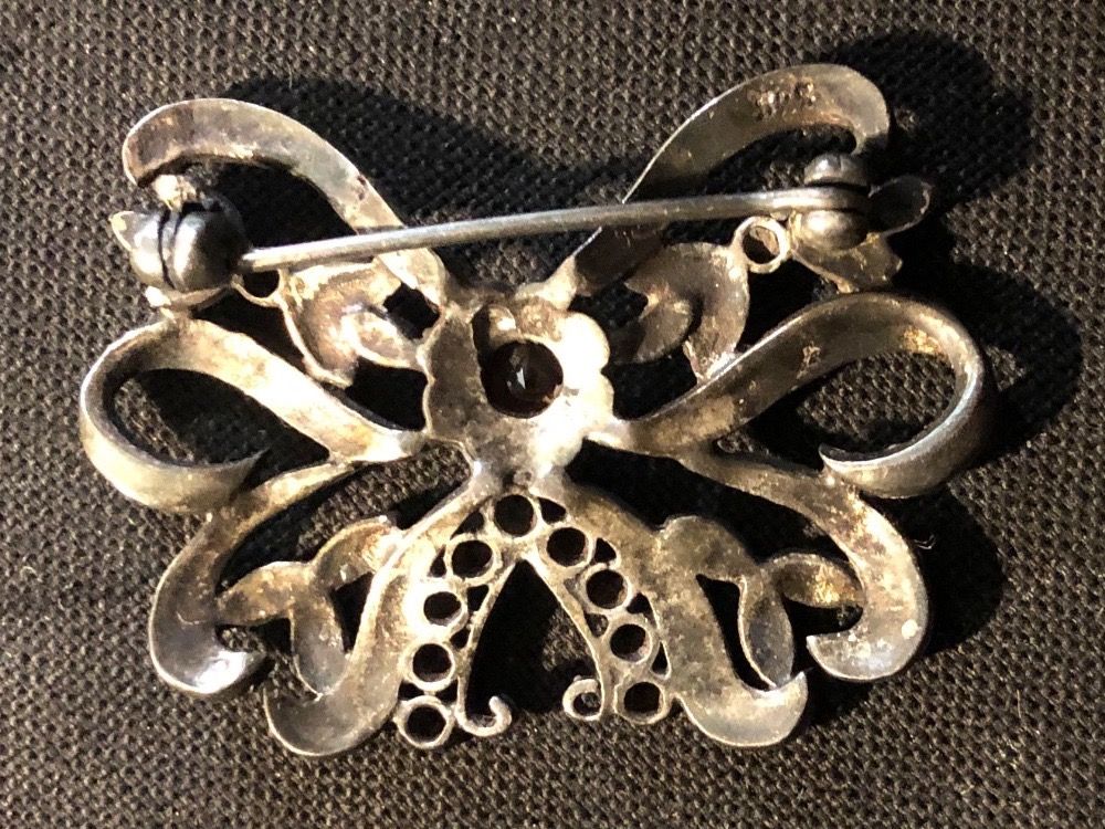 Broschen & Nadeln: Brosche Schmuck – Gebraucht aus Niederrohrdorf von beniledergerber 2