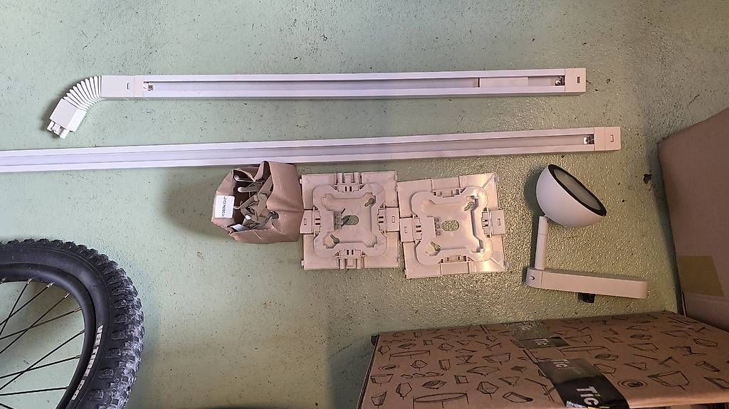 Supporti a parete: Ikea Deckenschienensystem – Usato da Solothurn venduto da zoo_pr6j 1