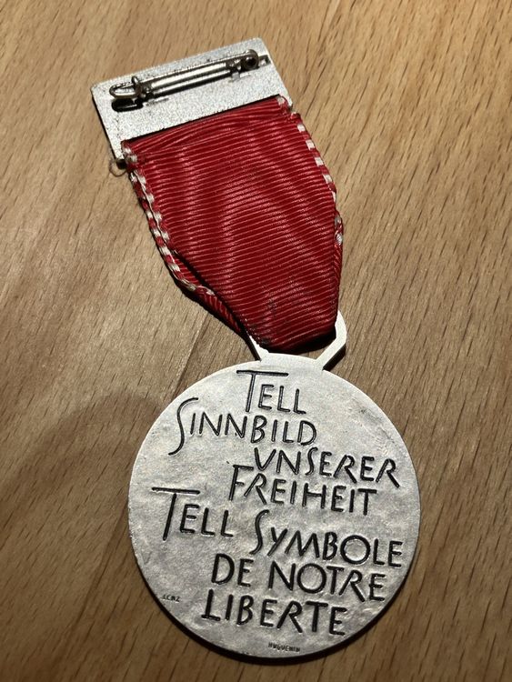 Medaille Anstecker 2