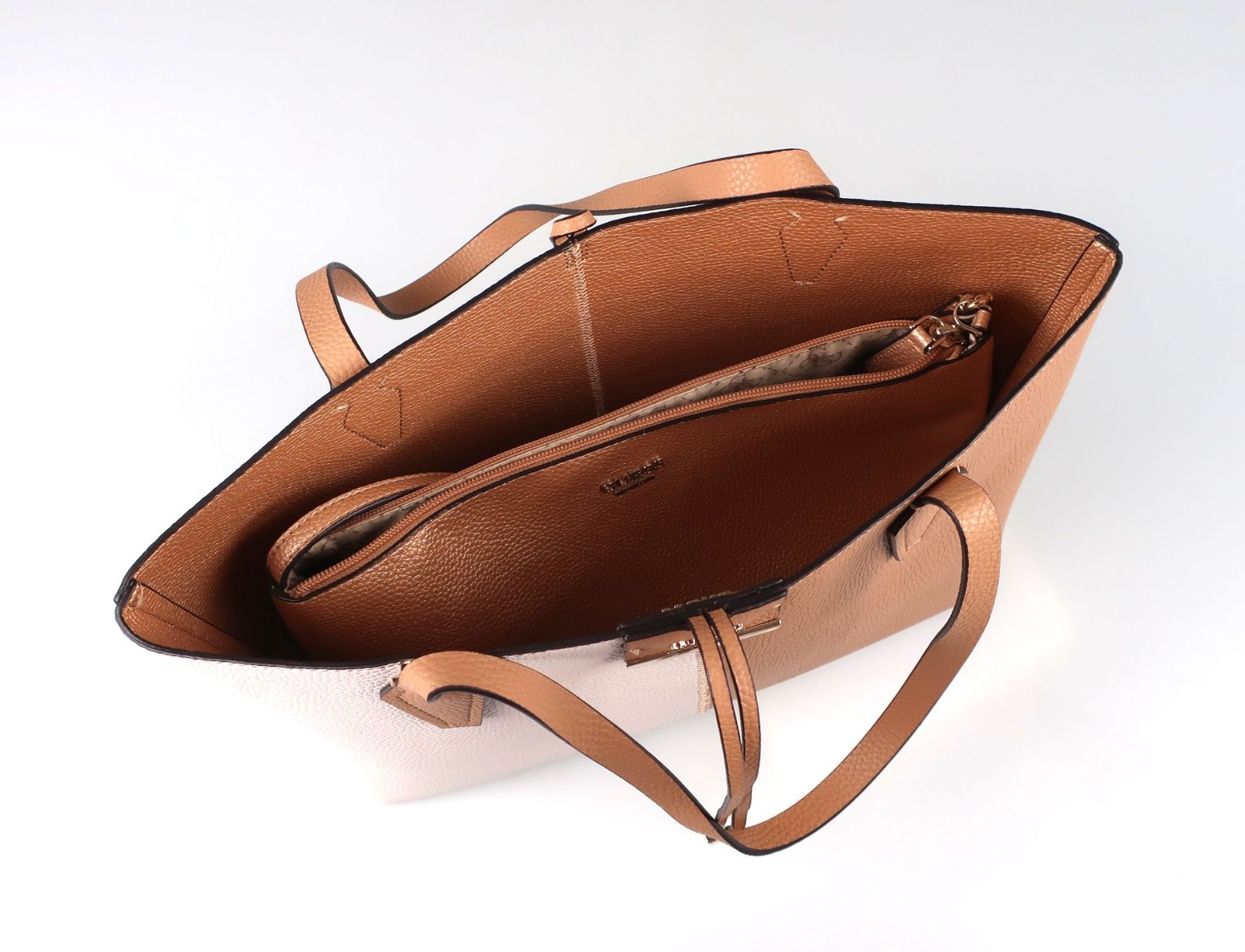 Guess Sacs femmes: Guess Handtasche Bobbi – D'occasion à Volketswil par brockipfannenstil 4