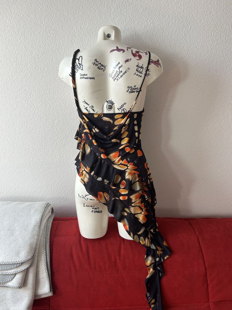 Desigual Tops: Haut Desigual à motif papillon  – Gebraucht aus Villars-sur-Glâne von jxs_2qh8 3