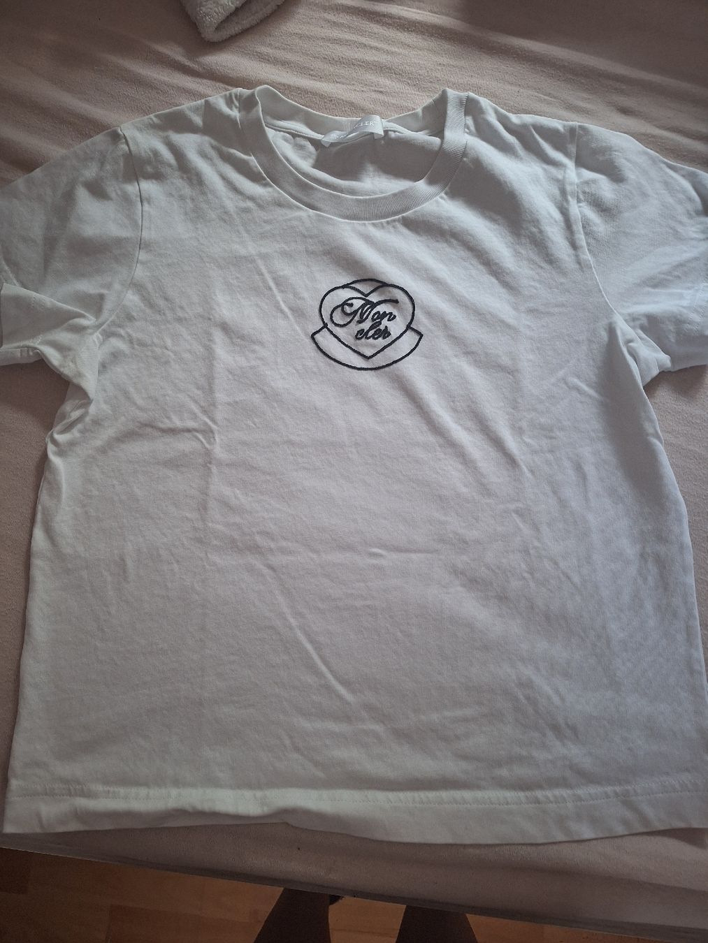 Moncler T-Shirts: moncler – Neu (gemäss Beschreibung) aus Rovio von pri_ml8y