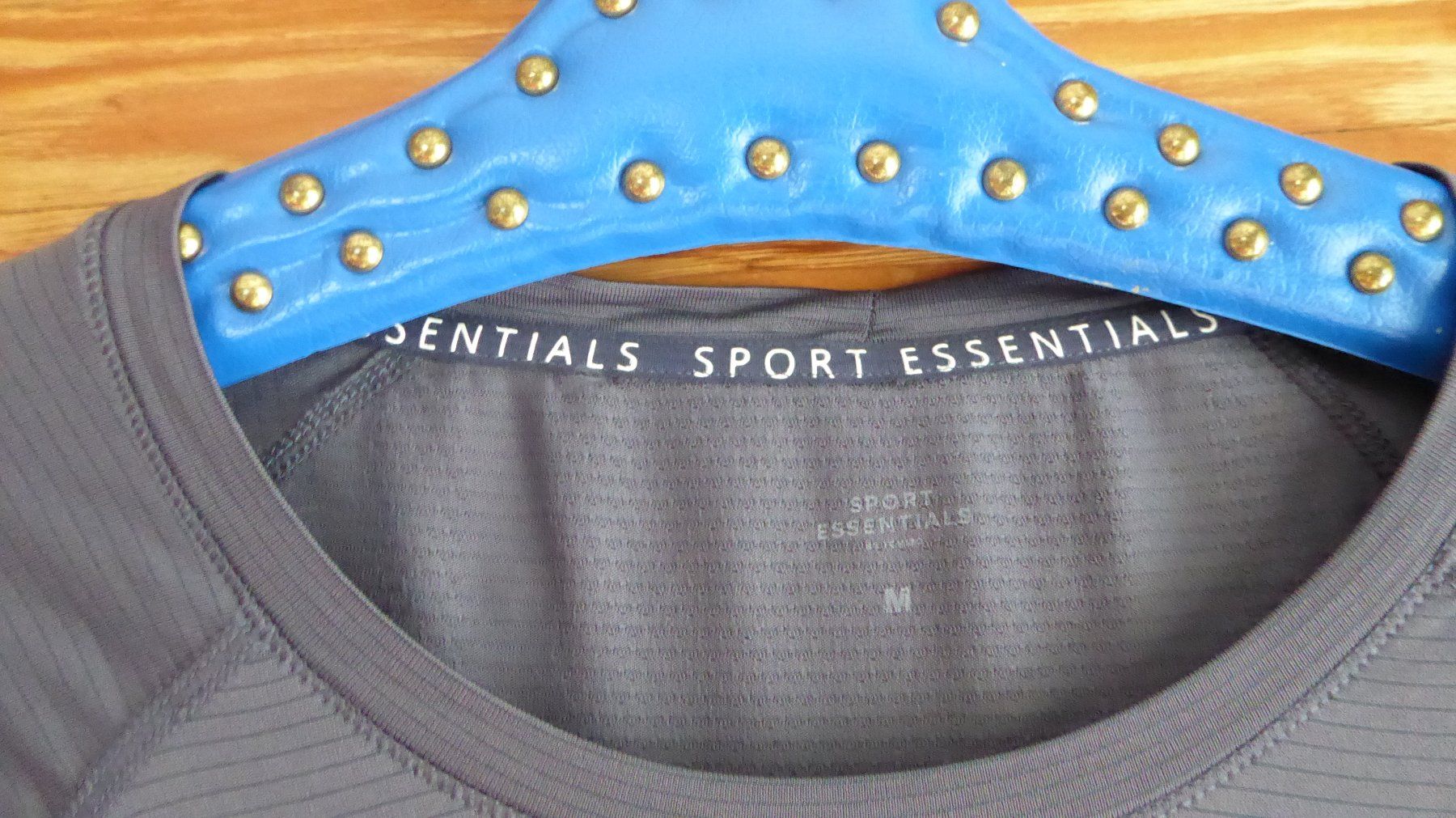 Maglioni & Felpe: Sport ESSENTIAL Sweatshirt Gr M – Usato da Sargans venduto da Benziner 1