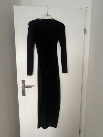 schickes schwarzes Kleid