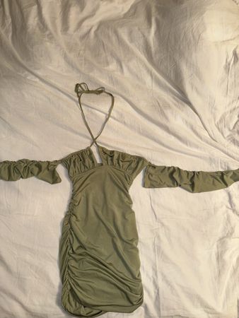 Damen Kleid kurz oliv grün gerafft mit Ärmeln Grösse S