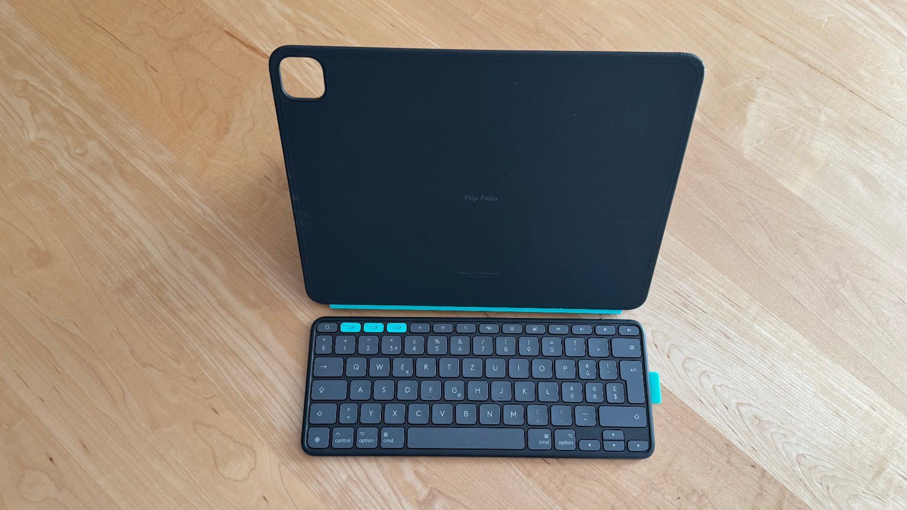 Logitech Tastiere: Logitech Flip Folio für iPad 13 – Usato da Adliswil venduto da Painterman222