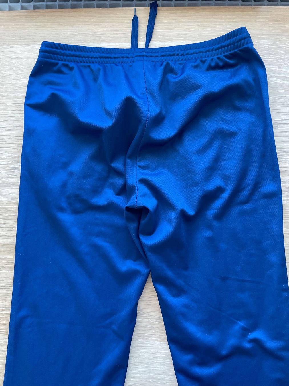 Asics Pantaloni: Asics Trainerhosen – Usato da Bern venduto da SoSofa 2