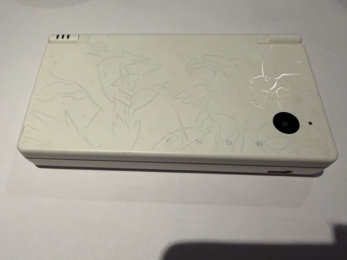 Nintendo Console: Nintendo DSi en édition limitée Pokémon Reshiram & Zekrom – Usato da Echallens venduto da JAR69 1