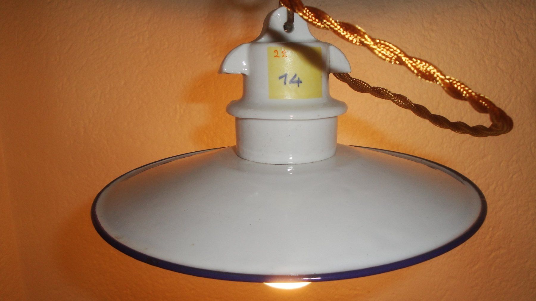 Lampadari & plafoniere: Kellerlampe mit Emaillierter Lampenschirm – Usato da Zürich venduto da Paykan