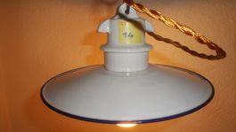 Kellerlampe mit Emaillierter Lampenschirm