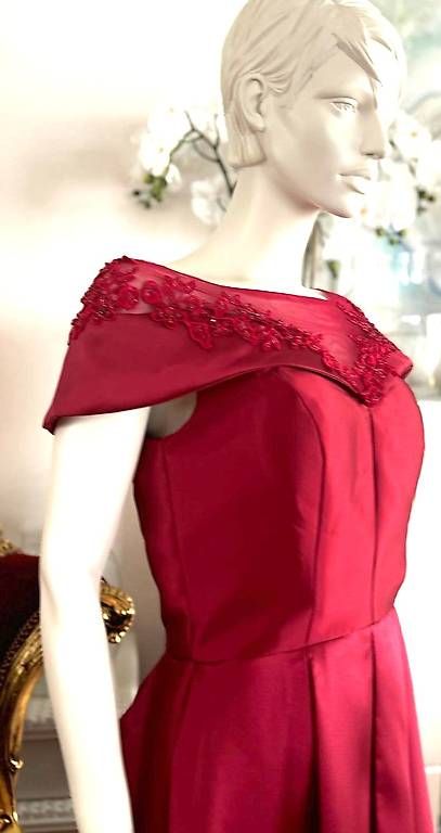 Vestiti: Abendkleid rot – Usato da Luzern venduto da Brokiland