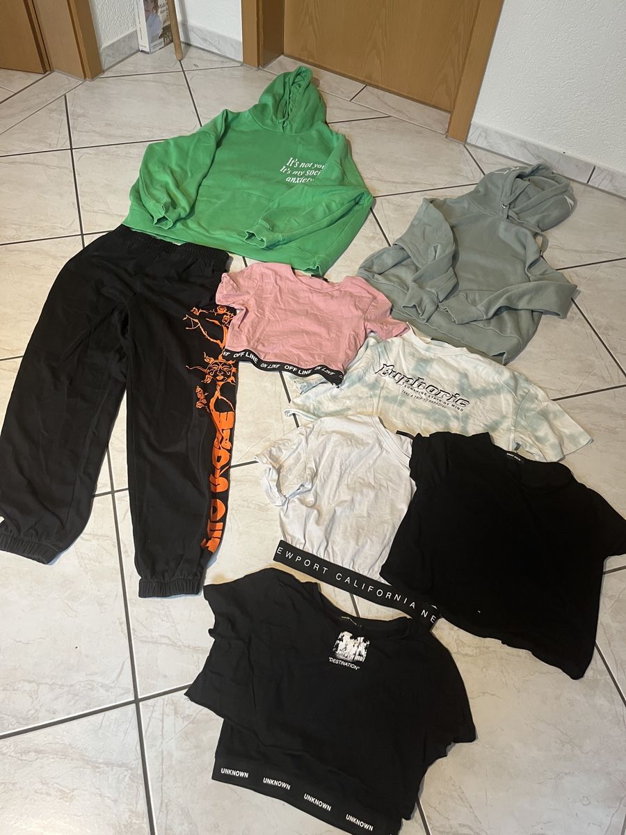 Lotti & Set di vestiti: Kleiderset 9 Teile Grösse S – Usato da St.Pantaleon venduto da frodobi