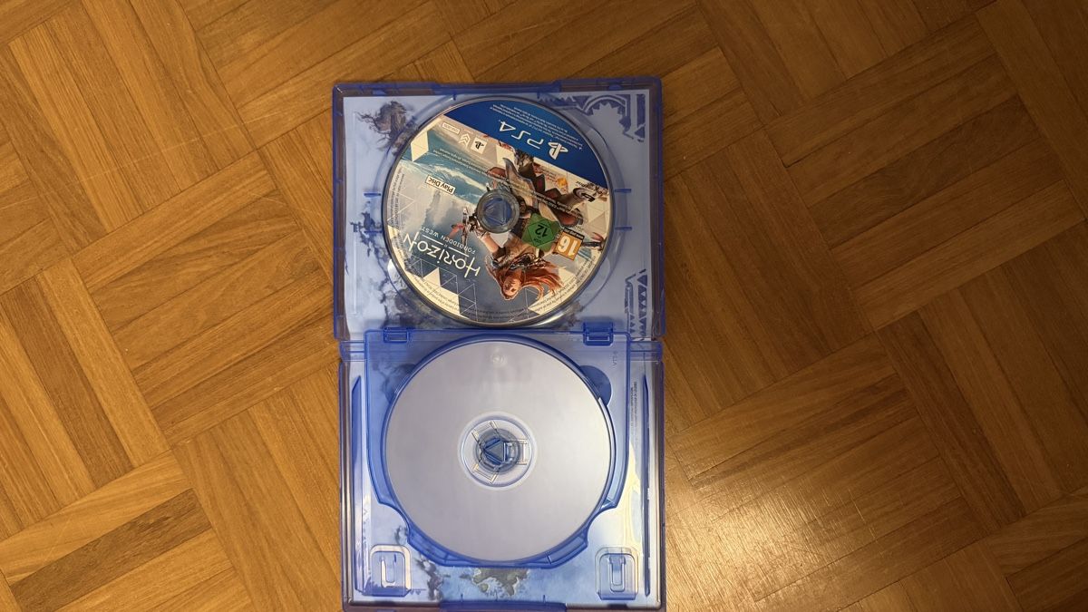 Sony Consoles: Ps4 mit 2 games und 1 kontroller mit kabel – Neuf (Voir description) à Allschwil par B.Bivona 2