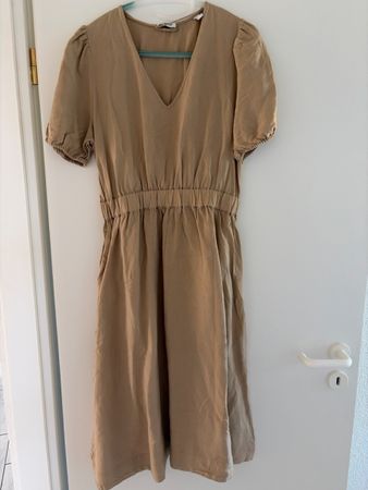 Kleid Esprit beige Grösse 38 mit Schärpe kurzarm