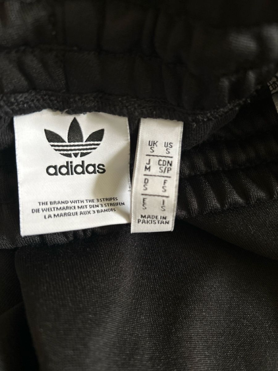 Adidas Pantaloni: Adidas small black  – Usato da Adliswil venduto da mollymoo 1