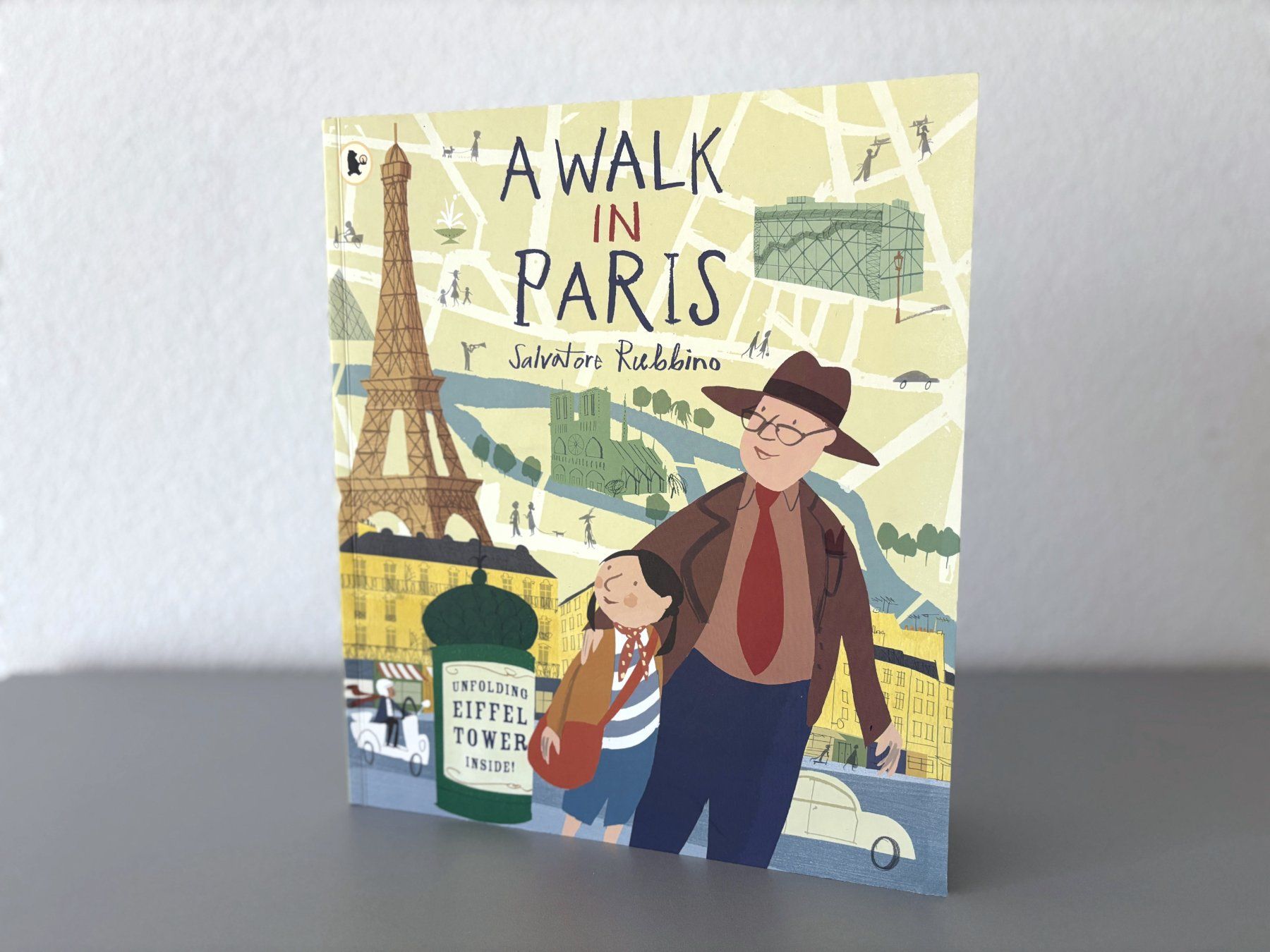 Bücher: Kinderbuch "A Walk in Paris" Englisch – Gebraucht aus Holzhäusern ZG von paula_w
