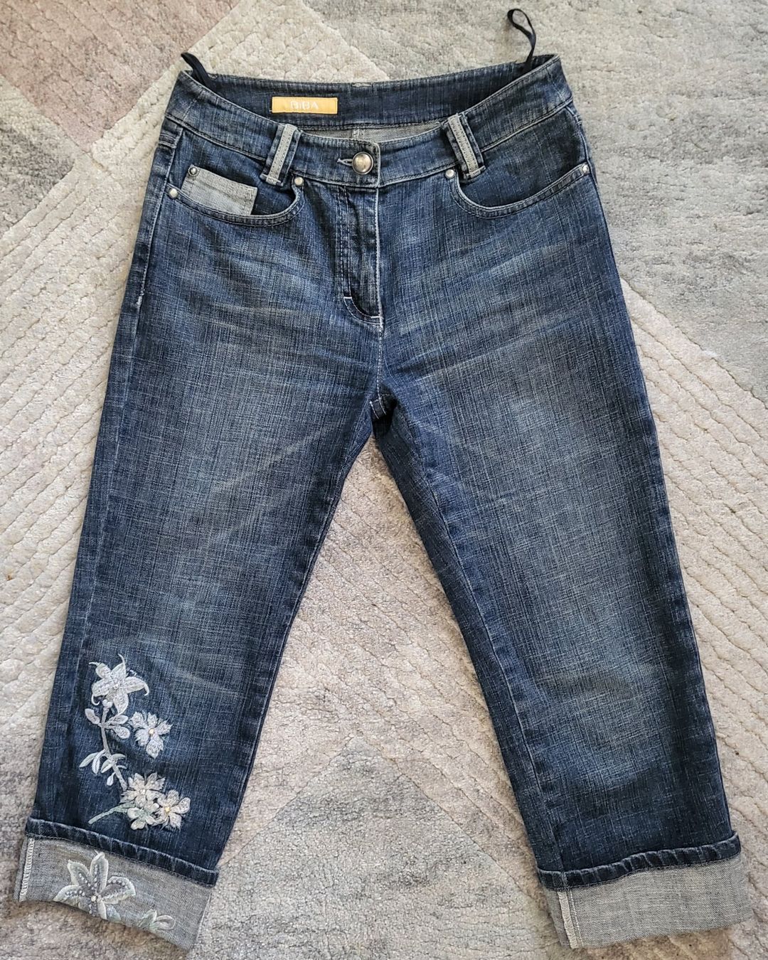 Biba Jeans: Jeans corsaire brodé. Taille 34. – Usato da Neuchâtel venduto da wikit