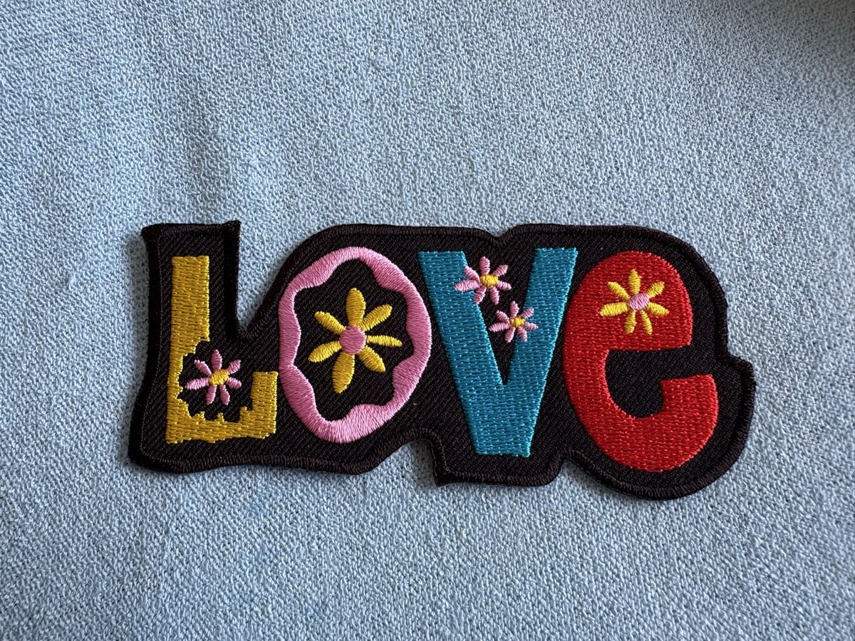 Patches: Aufnäher LOVE Blumen neu – Neu und originalverpackt aus Teufen AR von AykutS