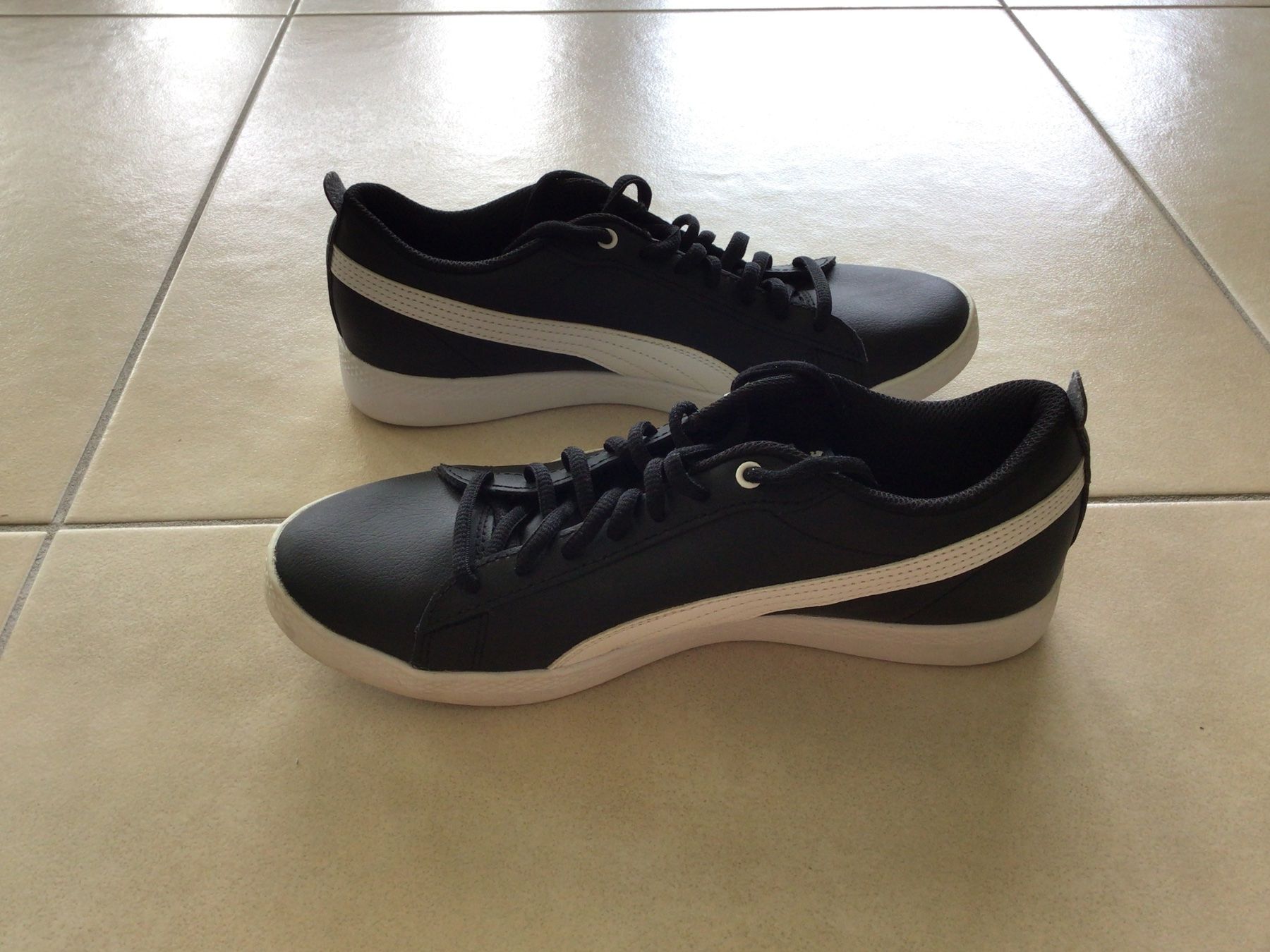 Puma Scarpe da donna: Puma Sneaker schwarz/weiss Gr. 38 – Usato da Frauenfeld venduto da Stehojen 3