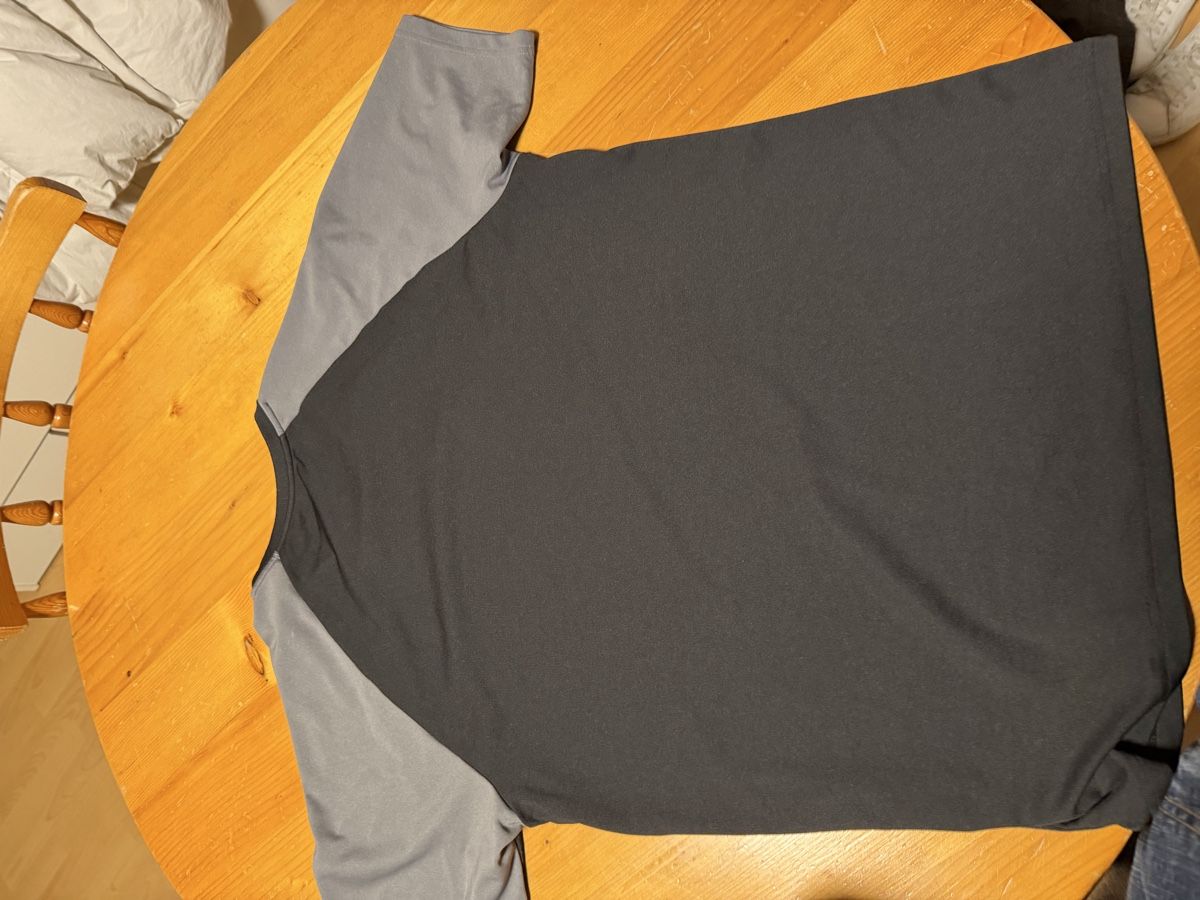 Puma T-shirt: Puma tschirt neu sport  – Nuovo (secondo la descrizione) da Zürich venduto da papaplatte 4