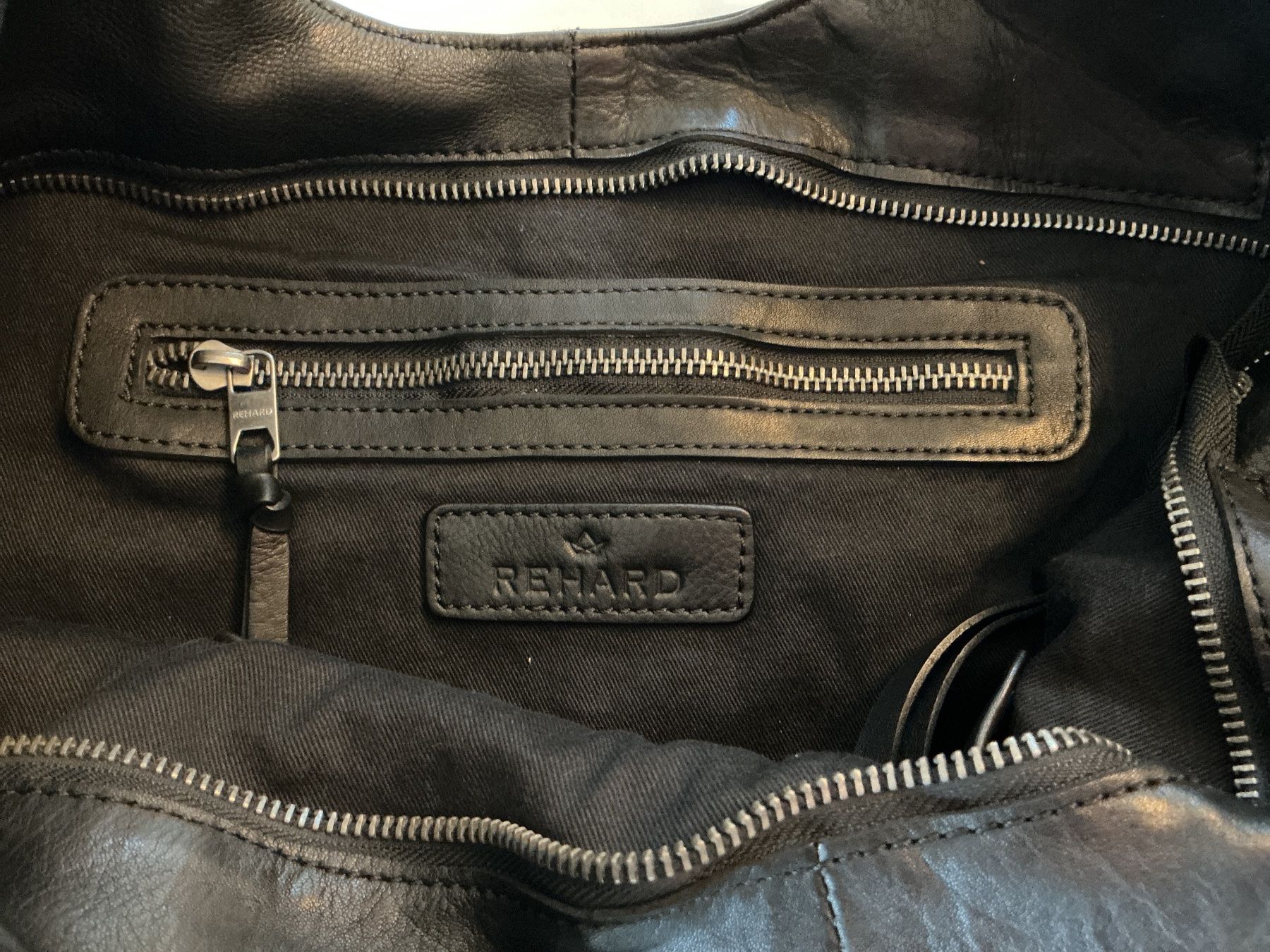 Taschen für Damen: Wunderschöne Ledertasche schwarz unbenutzt – Gebraucht aus Triesen von boston7 1