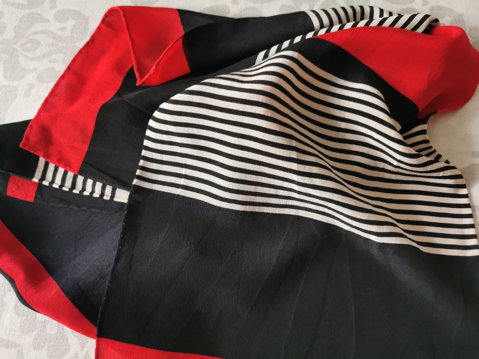 Foulard & Sciarpe: Damen Seide Schal 130×25 cm.  – Usato da Schlieren venduto da vlalif 2