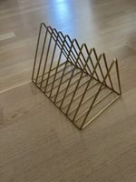 Zeitschriftenhalter aus Metall goldfarben