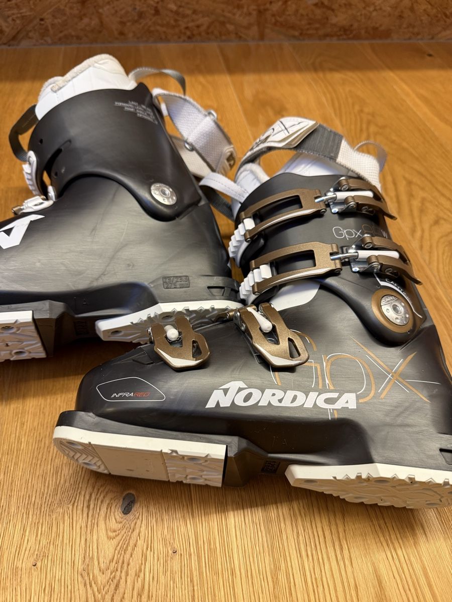 Nordica Scarpe da donna: Skischuhe Nordica – Nuovo (secondo la descrizione) da Winterthur venduto da 2mirj 2