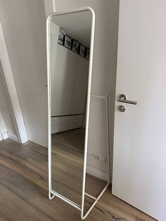 Kleiderbügel: IKEA mirror/clothes hanger  – Gebraucht aus Epalinges von flo_7p8m
