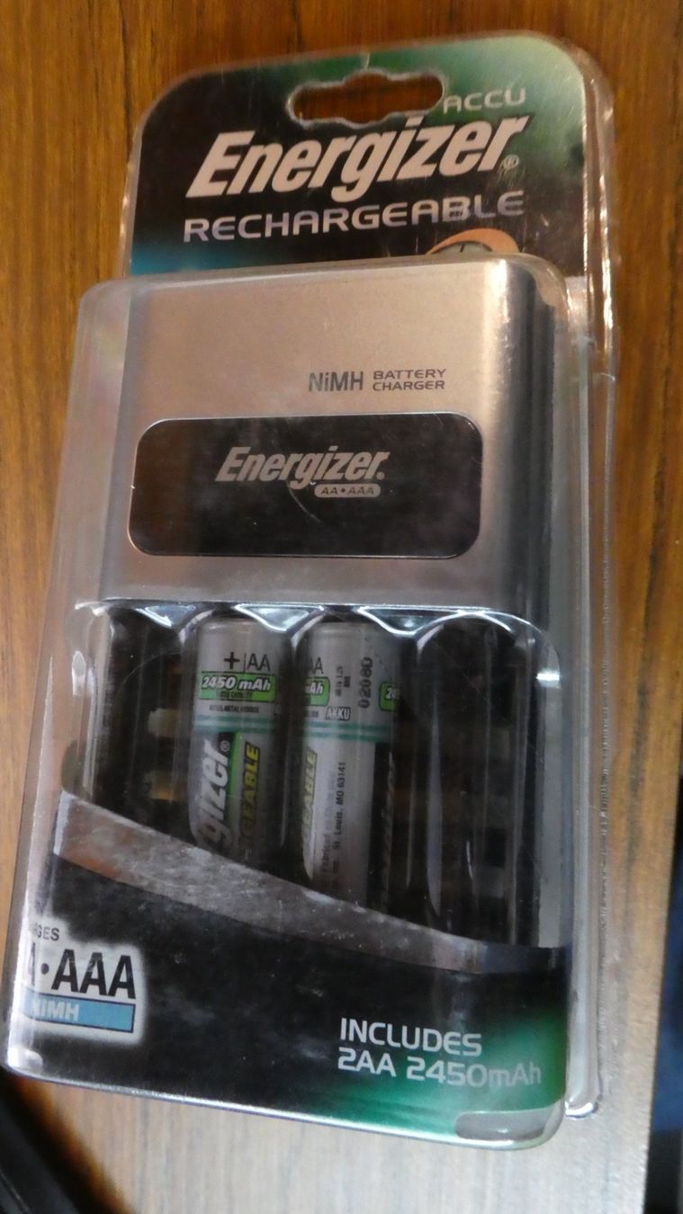 Batterie: Energizer-Akkuladegerät AA und AAA NiMH – Nuovo e nell'imballaggio originale da Lausen venduto da Vectrex1