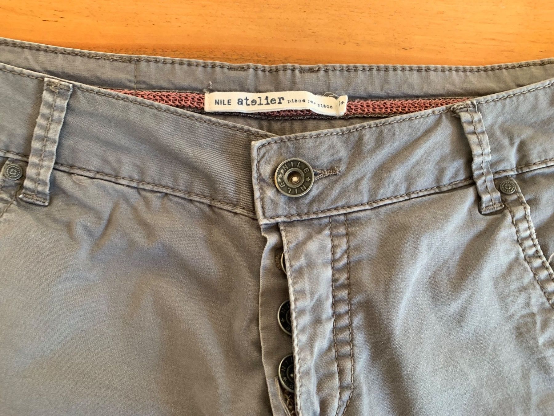 Nile Pantaloni: NILE ATELIER Hose / Jeans Grösse S+ – Usato da Meiringen venduto da Sheyene 3