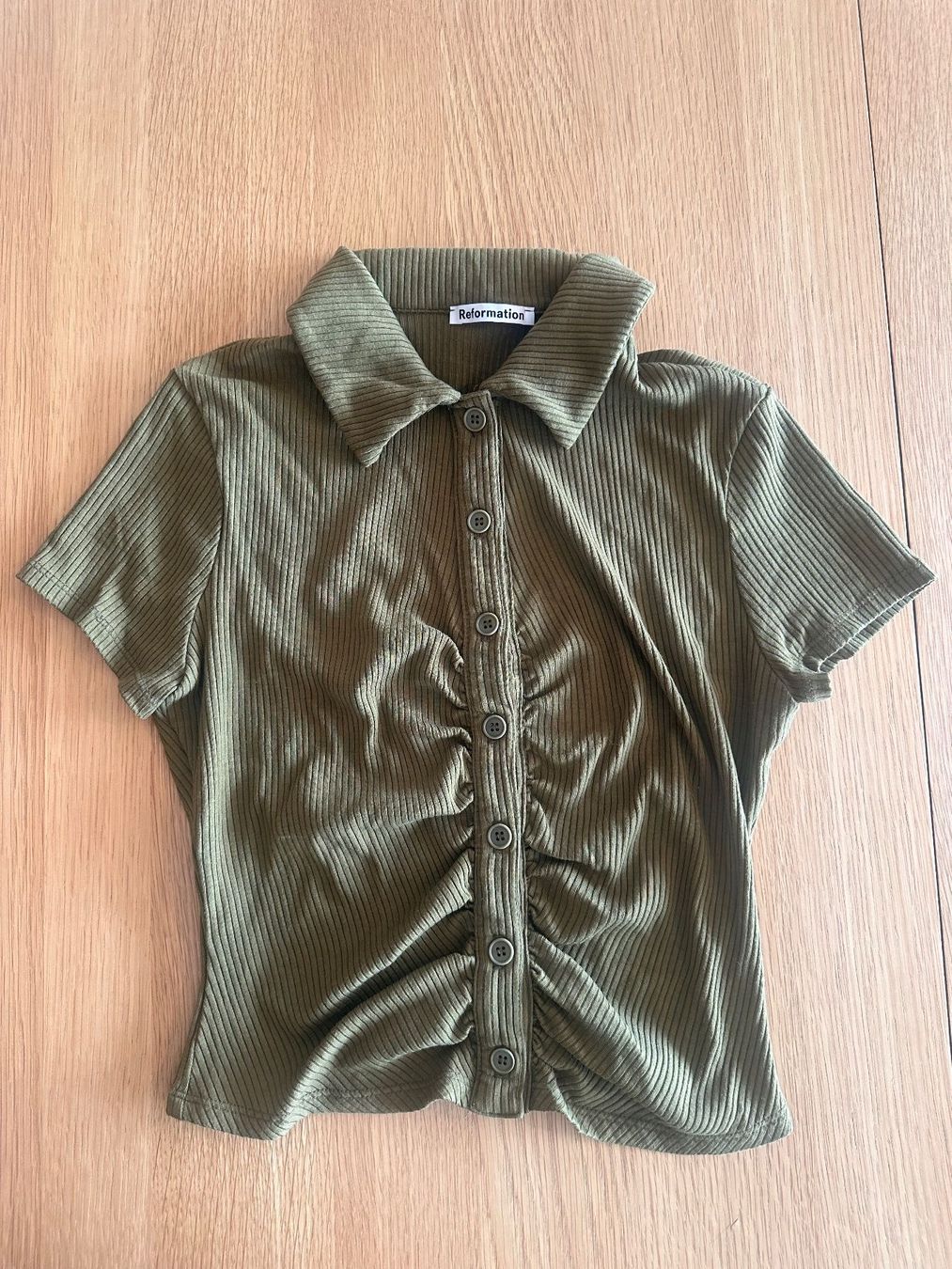 Reformation Top: Reformation Top olivgrün Grösse S – Usato da Zürich venduto da ...._---_..