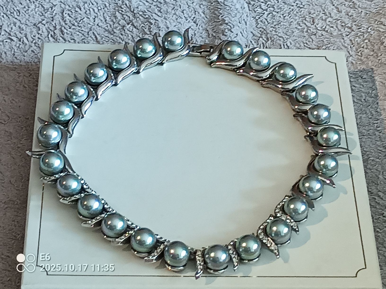 Ketten: Elegantes Collier – Neu und originalverpackt aus Zürich von Mitzi6