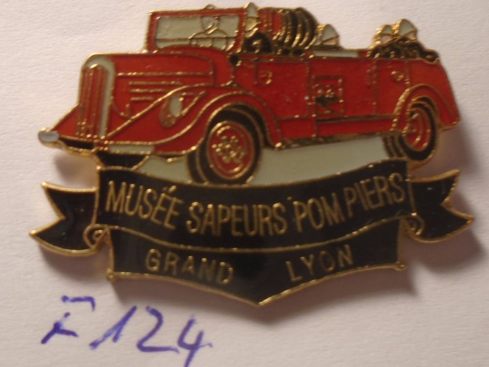 Pin's Sapeurs-Pompiers – Véhicule Vintage – Musée Grand Lyon (occasion)