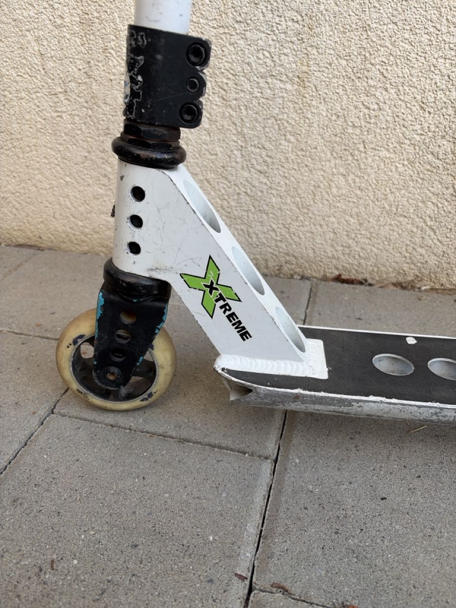 Kickboard: Stuntscooter XTREME weiss gebraucht – Gebraucht aus Knonau von jascarb 2