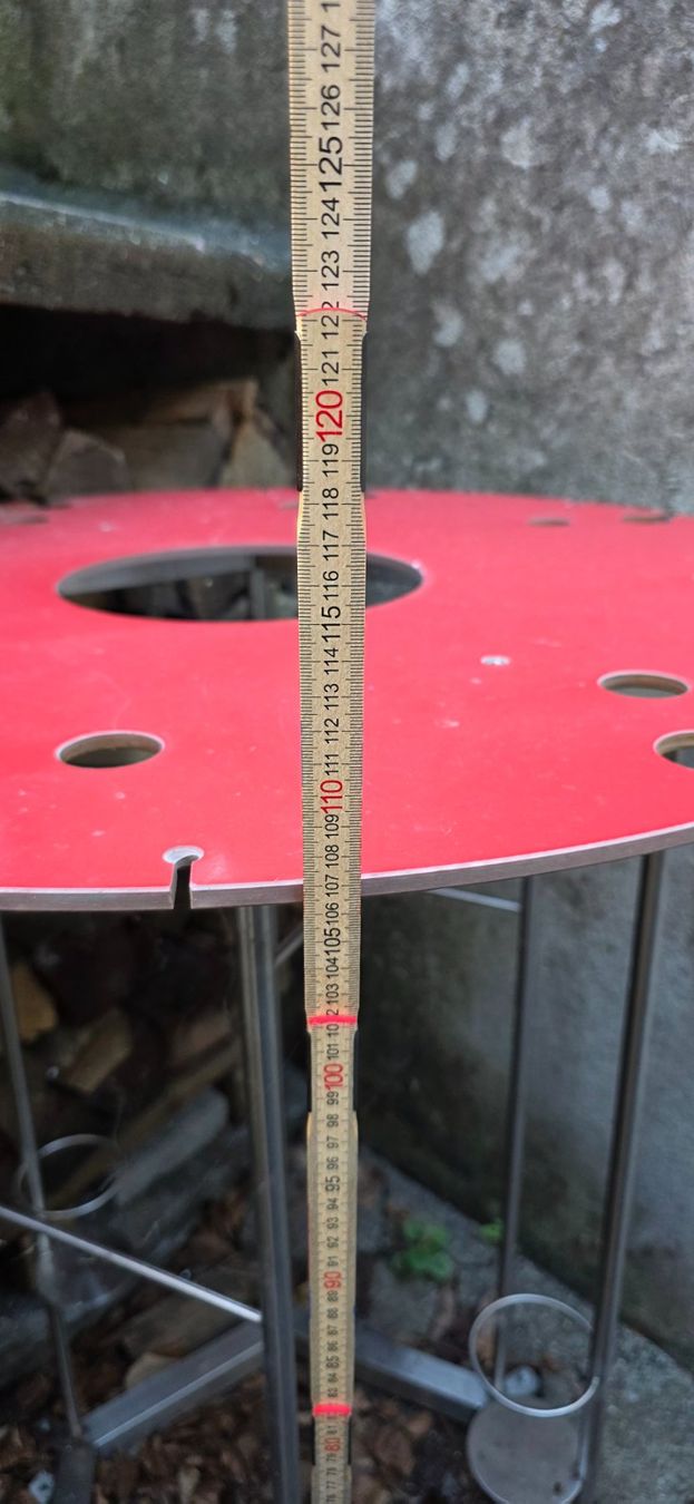 Tische: Stehtisch rot Metall mit Flaschenhalter 80cm Durchmesser – Gebraucht aus uezwil von msc_8bh6 2