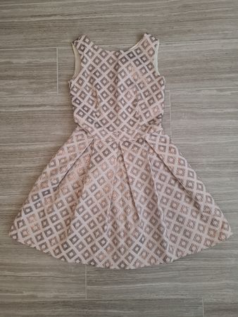 Robe beige avec détails dorés taille 36, 10-11 ans